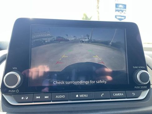 Used 2025 Nissan Rogue SV FWD image 14