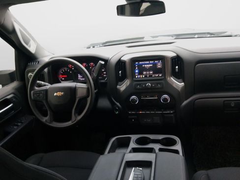 Used 2024 Chevrolet Silverado 2500 Custom w/ Custom Value Package image 10