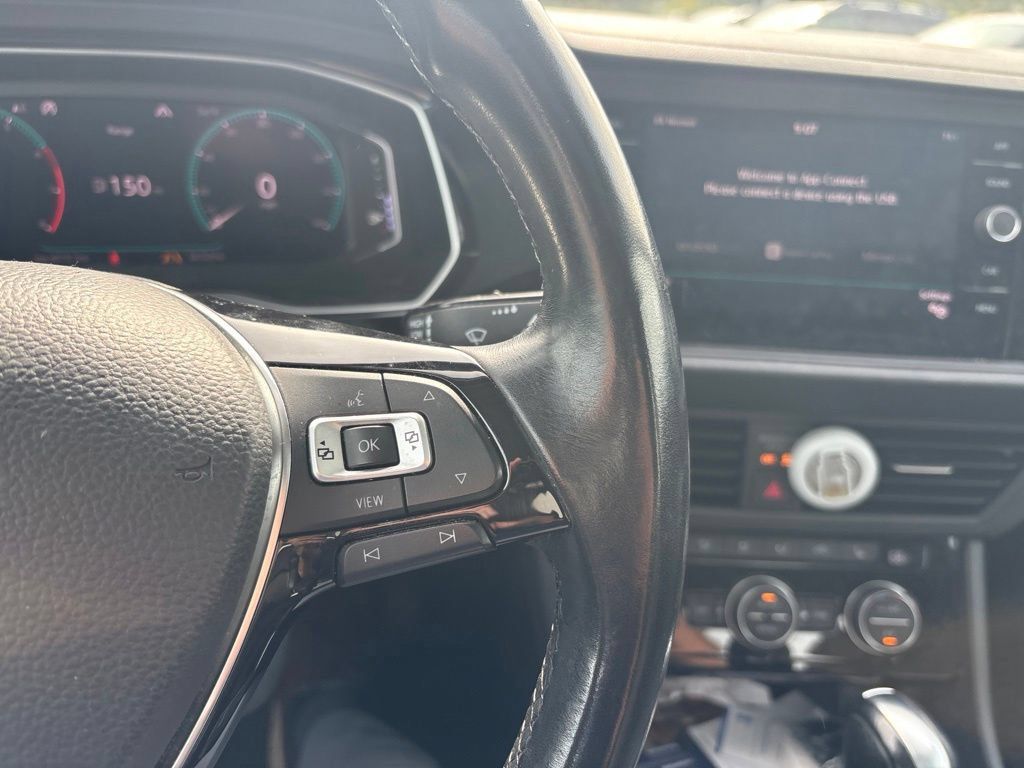 Used 2019 Volkswagen Jetta SEL w/ Cold Weather Package FWD image 16