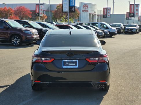 Used 2022 Toyota Camry SE image 6