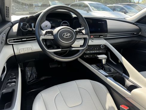 Used 2023 Hyundai Elantra Limited image 22