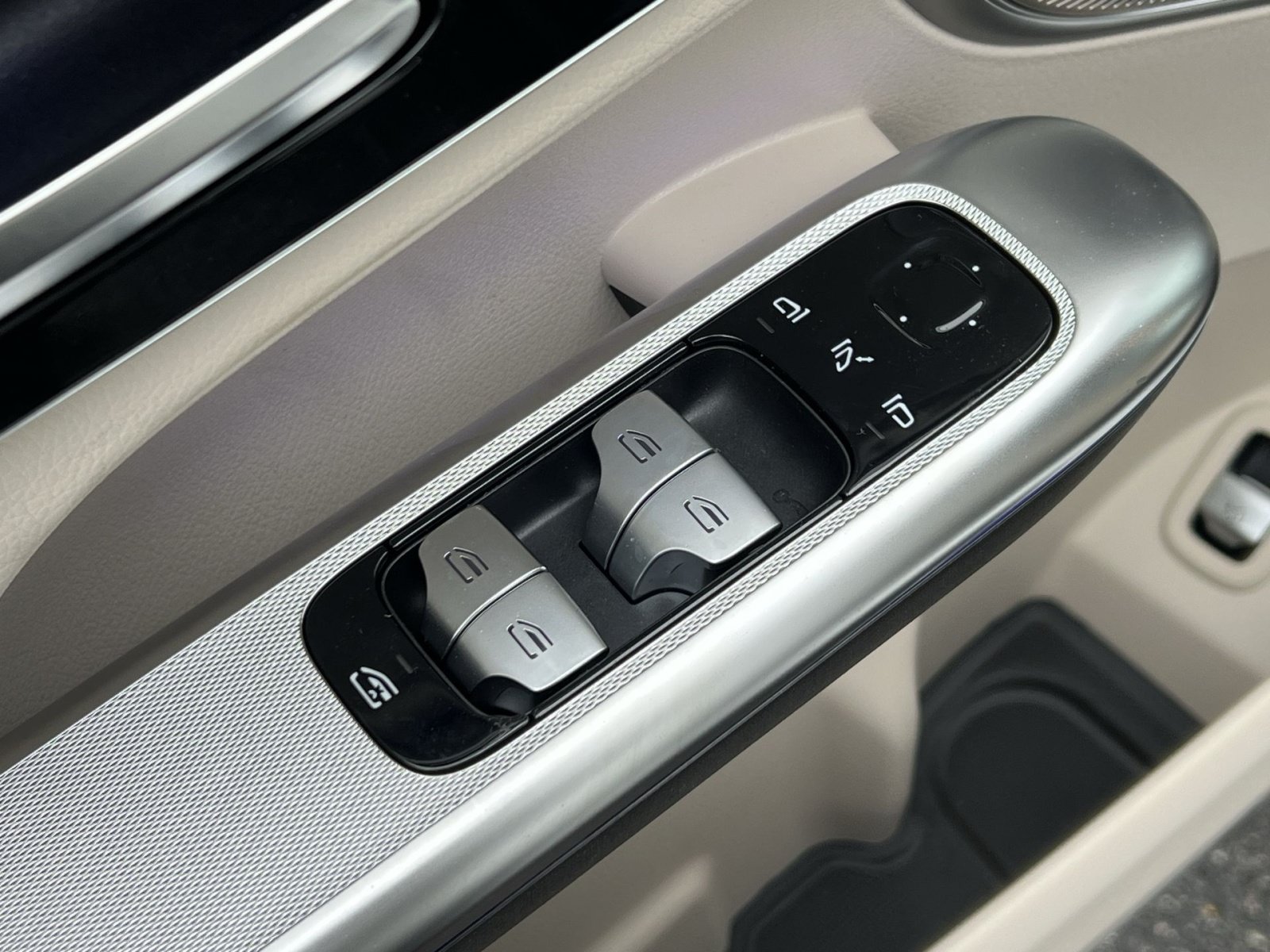 Certified 2026 Mercedes-Benz GLC 300 4MATIC image 13