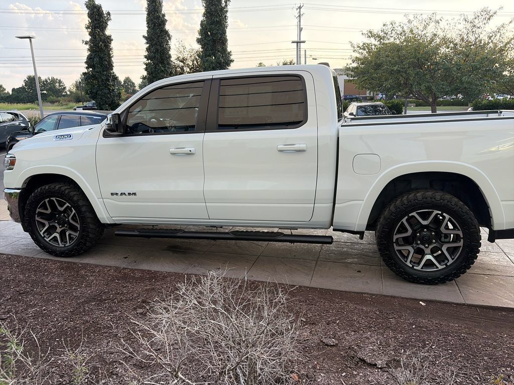 Used 2025 RAM 1500 Laramie AWD/4WD image 8