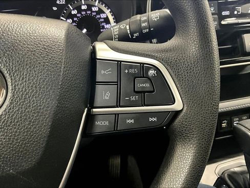 Used 2023 Toyota Highlander L image 24