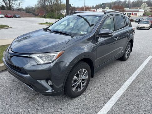 Used 2018 Toyota RAV4 XLE image 4