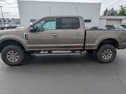 Used 2019 Ford F250 XLT w/ XLT Premium Package AWD/4WD image 2