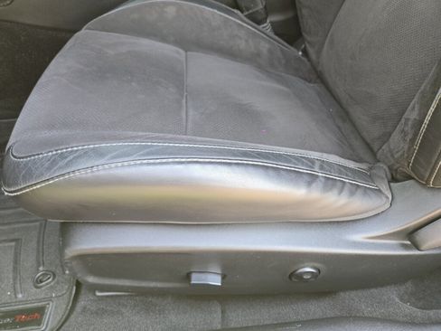 Used 2015 Dodge Challenger R/T Scat Pack w/ Leather Interior Group RWD image 9