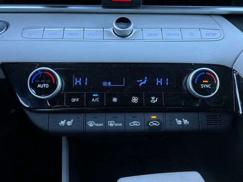 Used 2025 Hyundai Elantra Limited image 28