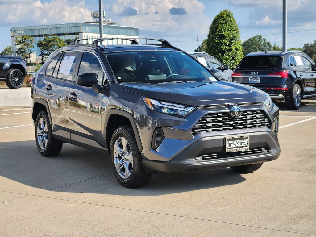Used 2025 Toyota RAV4 LE AWD/4WD image 3