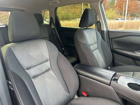 Certified 2024 Nissan Rogue SV image 19