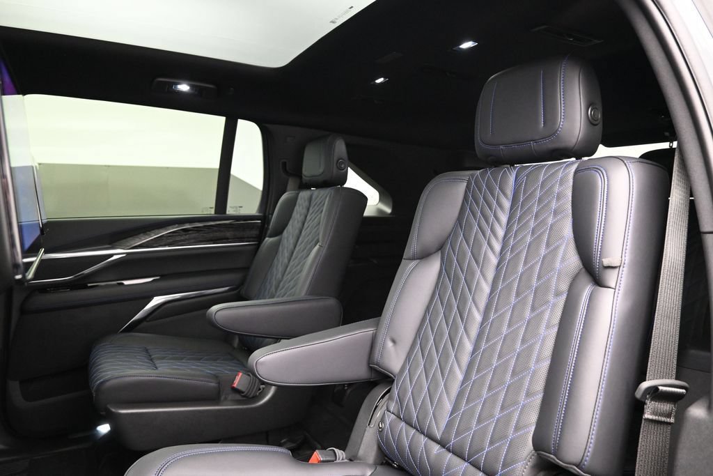 New 2026 Cadillac Escalade IQ Sport 1 w/ LPO, ONYX Package AWD/4WD image 31