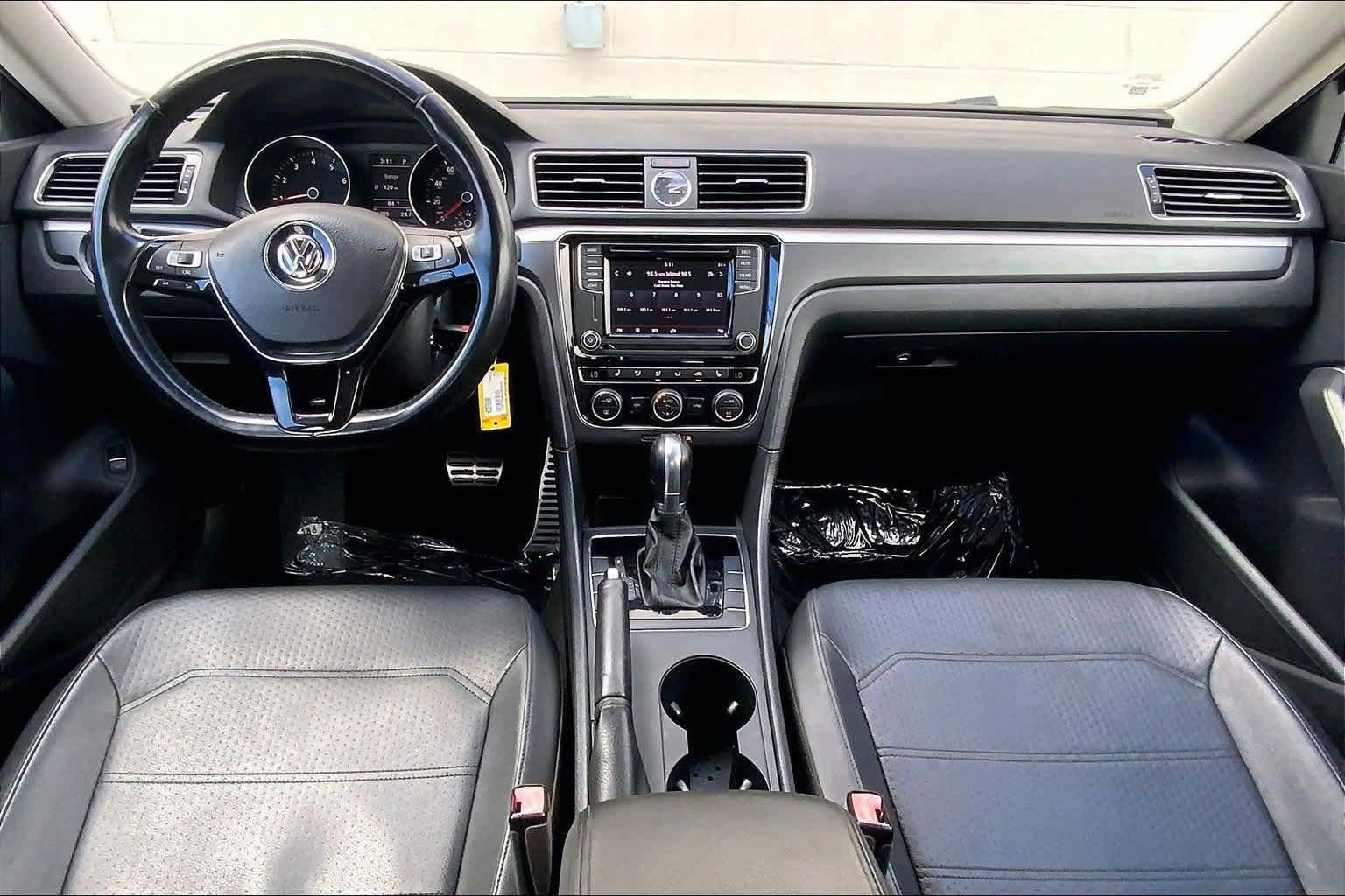 Used 2017 Volkswagen Passat 1.8T R-Line FWD image 10