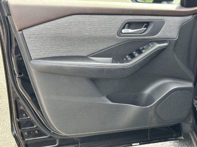 Used 2023 Nissan Rogue SV AWD/4WD image 15