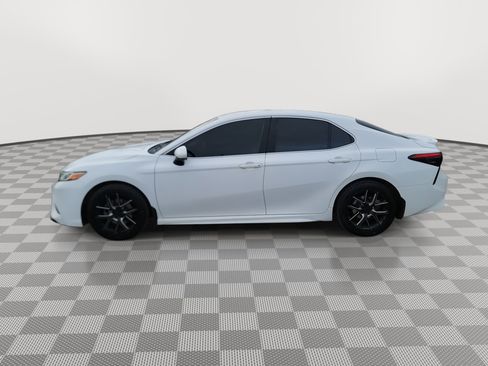 Used 2020 Toyota Camry SE image 5