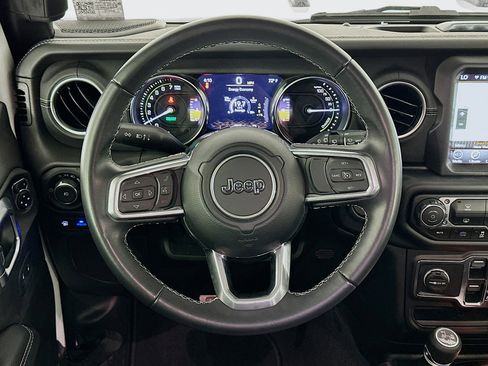 Used 2022 Jeep Wrangler Unlimited Sahara AWD/4WD image 18