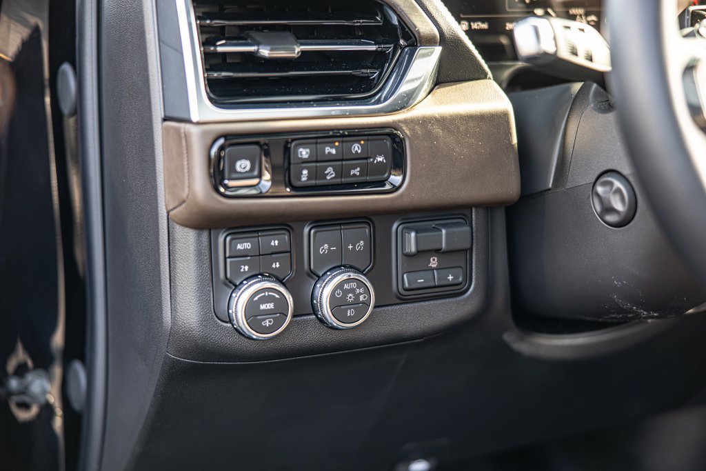 Used 2026 GMC Yukon Denali Ultimate AWD/4WD image 21
