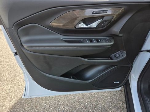 Used 2024 GMC Terrain Denali w/ Denali Premium Package image 13