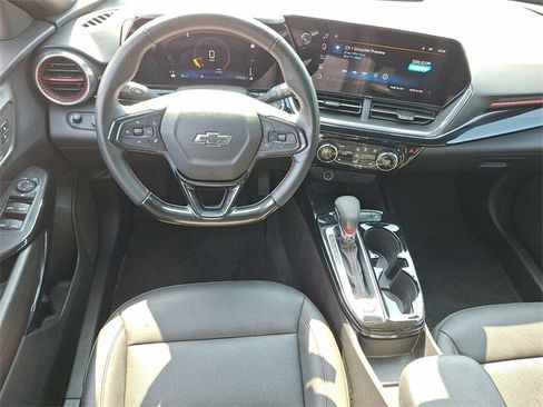 Used 2024 Chevrolet Trax RS image 12