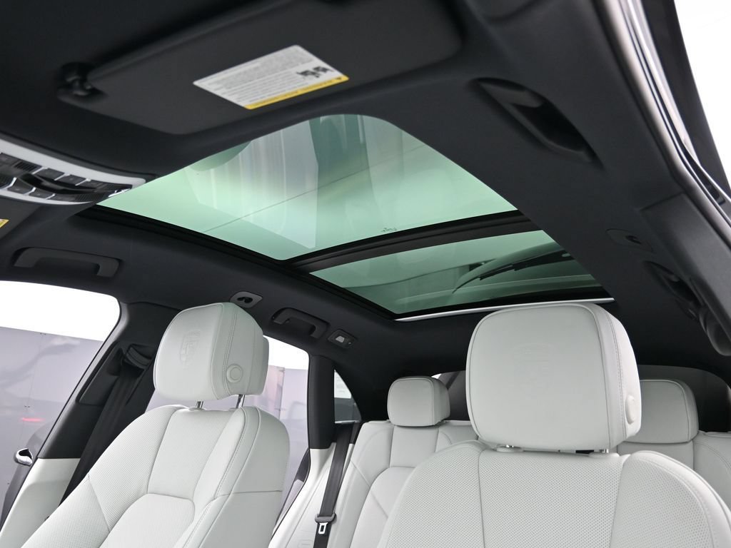 Certified 2026 Porsche Macan AWD/4WD image 28