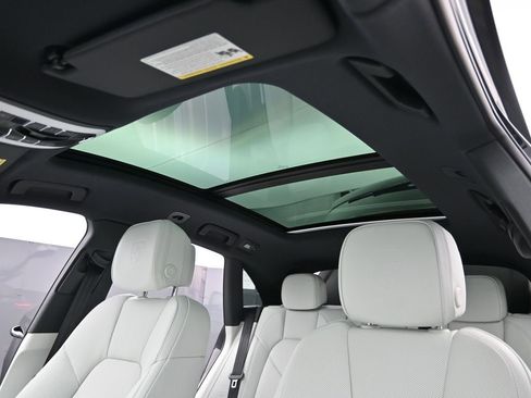 New 2026 Porsche Macan AWD/4WD image 28