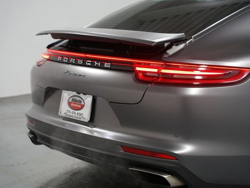 Used 2018 Porsche Panamera image 9