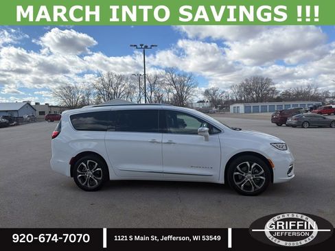 Used 2024 Chrysler Pacifica Pinnacle w/ Trailer Tow Group image 6
