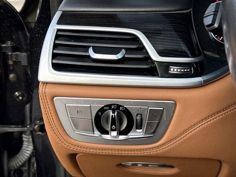 Used 2019 BMW 750i RWD image 31