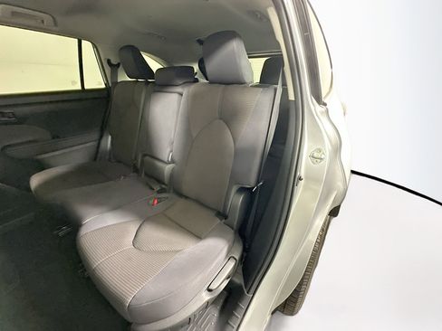 Used 2023 Toyota Highlander LE image 26