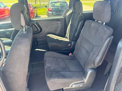 Used 2017 Dodge Grand Caravan SE FWD image 11
