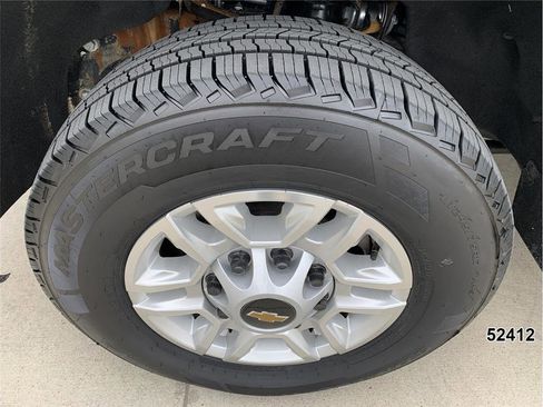 Used 2024 Chevrolet Silverado 2500 LT w/ Convenience Package image 17