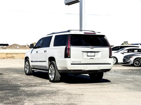 Used 2018 Cadillac Escalade ESV Luxury image 7