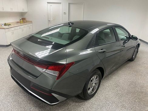 Used 2025 Hyundai Elantra SE image 5