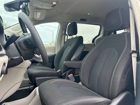 Used 2024 Chrysler Voyager LX FWD image 11