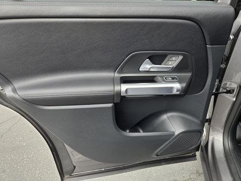 Used 2022 Mercedes-Benz GLB 250 4MATIC w/ Premium Package Lite image 24