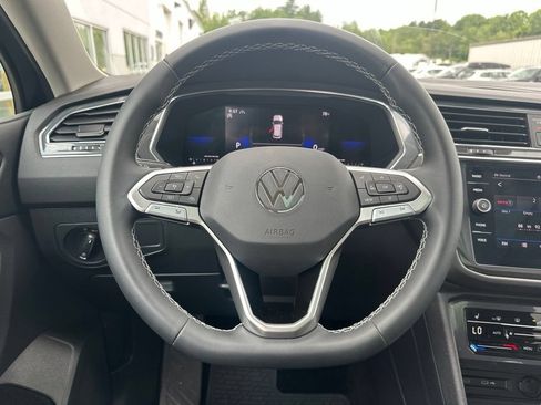 Used 2023 Volkswagen Tiguan SE w/ Panoramic Sunroof Package AWD/4WD image 21