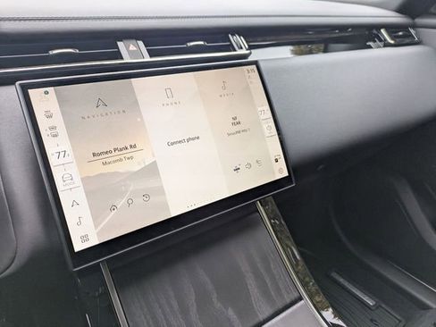 New 2026 Land Rover Range Rover Velar Dynamic SE image 11