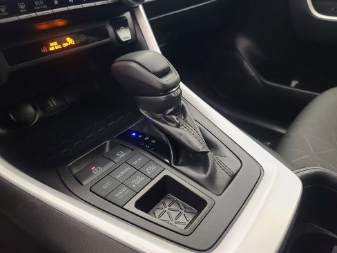 Used 2025 Toyota RAV4 XLE image 37
