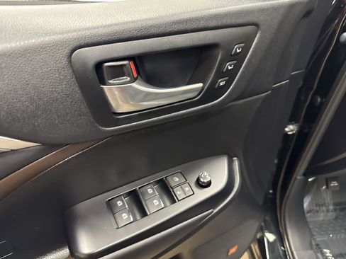 Used 2019 Toyota Highlander Limited Platinum image 33