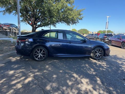 Used 2021 Toyota Camry SE image 6