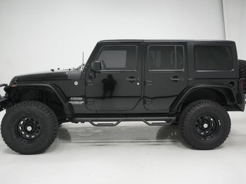 Used 2011 Jeep Wrangler Unlimited Sport image 7