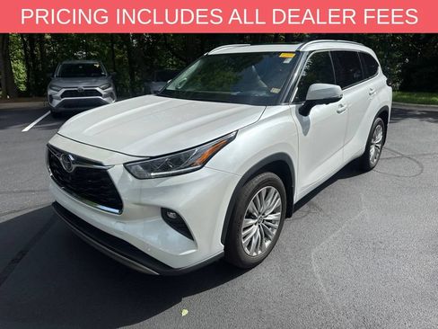 Used 2024 Toyota Highlander Platinum FWD image 15