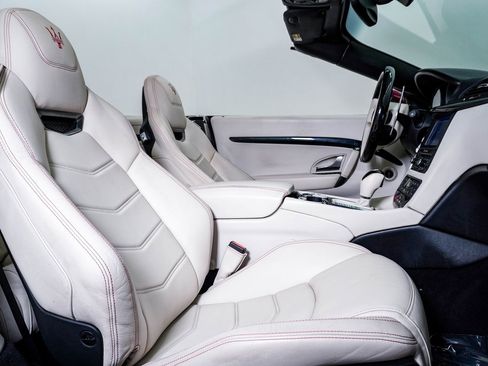 Used 2016 Maserati GranTurismo Sport image 16