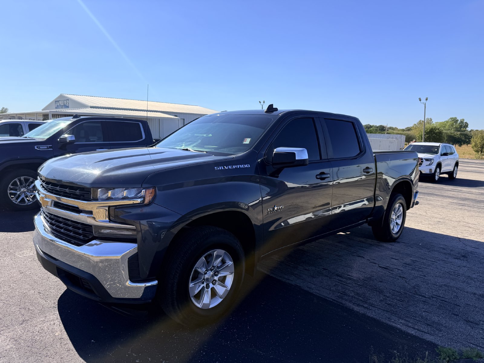 Used 2021 Chevrolet Silverado 1500 LT RWD image 3