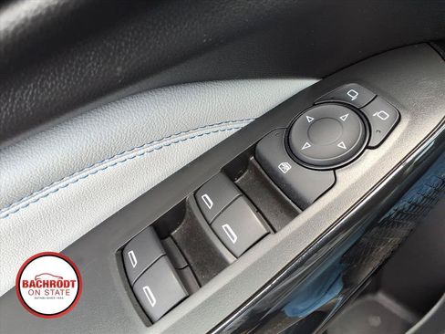 Used 2025 Chevrolet Trax LT FWD image 16