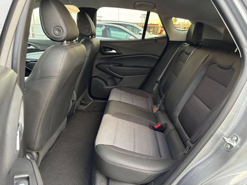 Used 2025 Chevrolet Trax LT FWD image 24