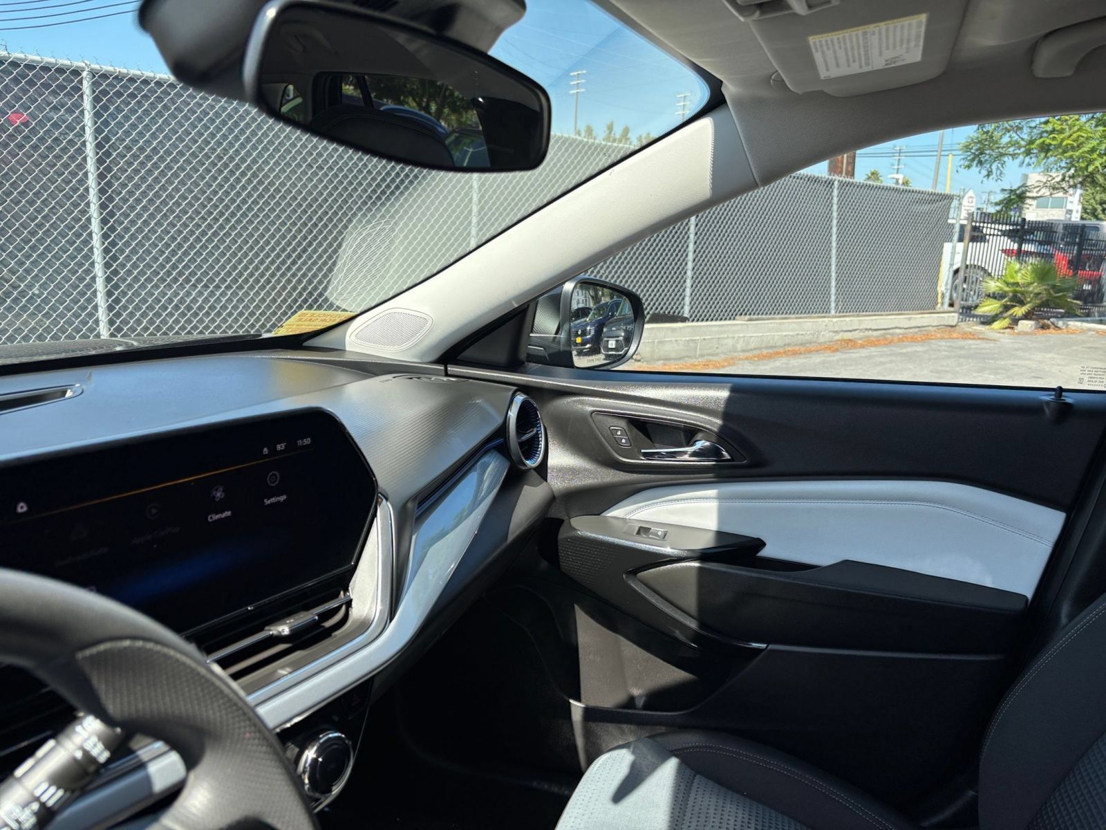 Used 2025 Chevrolet Trax LT FWD image 35