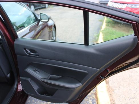 Used 2024 Nissan Altima 2.5 SV FWD image 21