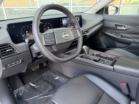 Used 2026 Nissan Sentra SR w/ SR Premium Package FWD image 30