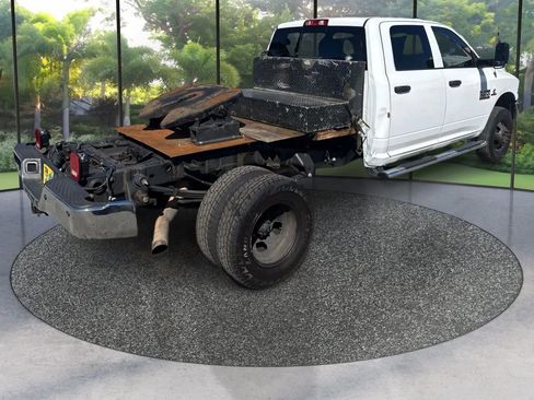 Used 2018 RAM 3500 Tradesman w/ Chrome Appearance Group AWD/4WD image 4