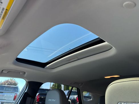 Certified 2025 Chevrolet Trax ACTIV w/ Sunroof Package FWD image 22